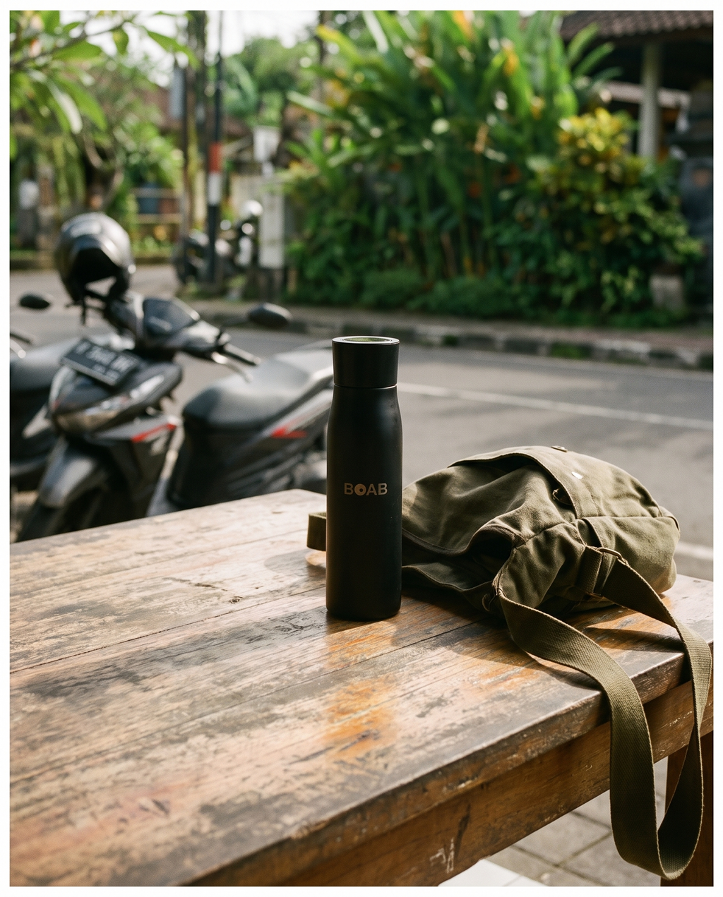 Boab Bottle UV-C light cleaning water bottle